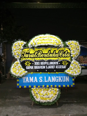 Papan Bunga Duka di Poyowa Kecil
